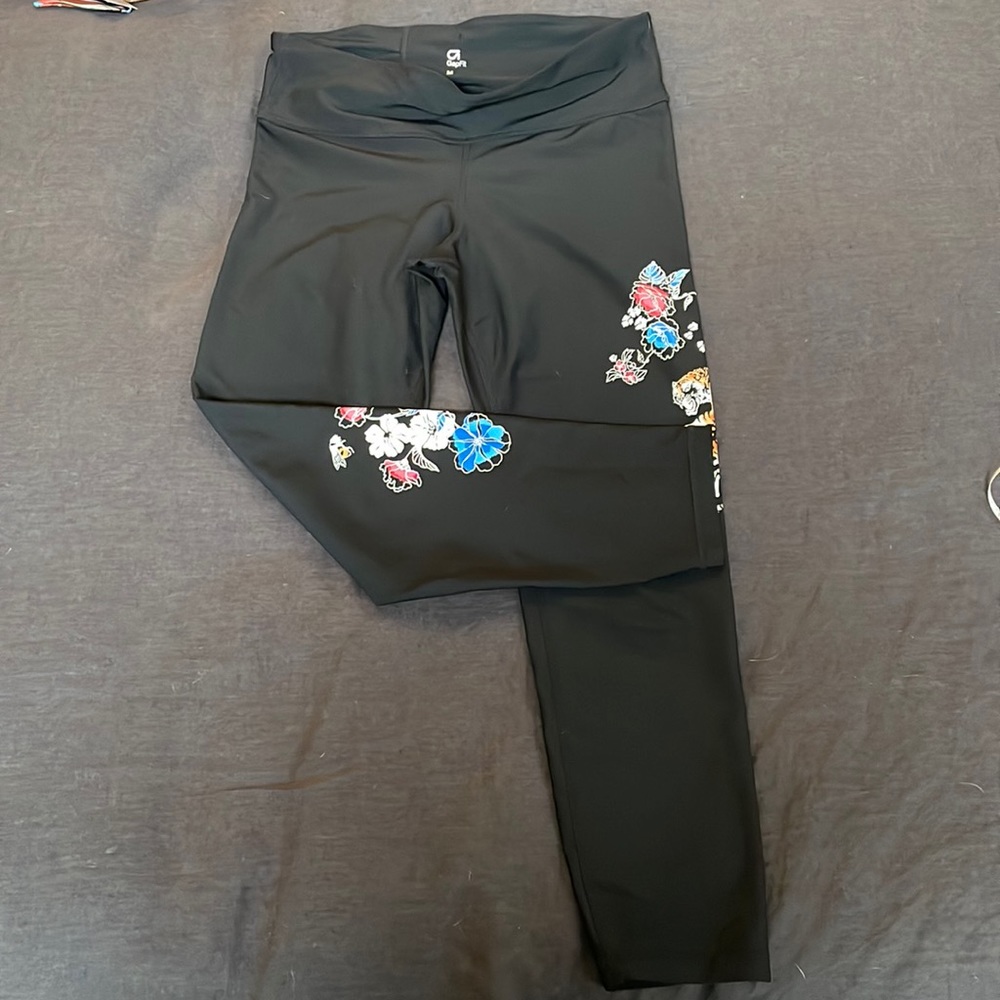 GapFit Black 7/8 Leggings w/ Flower & Tiger Design, Sz Medium, Perfect!